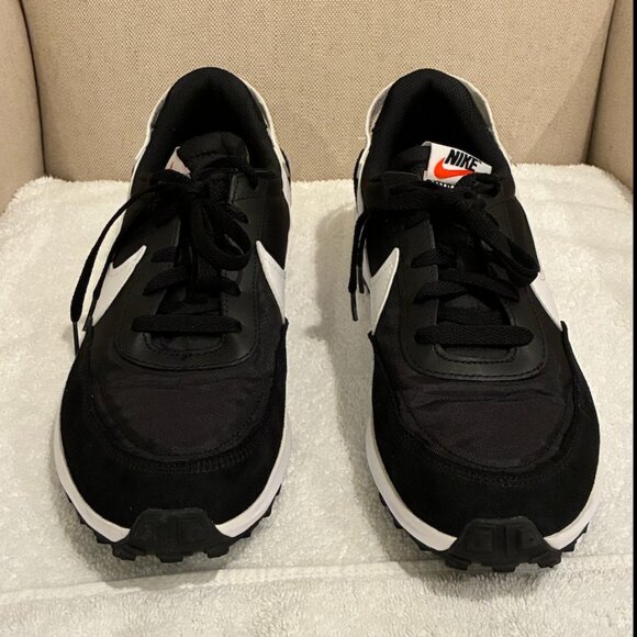 Nike Waffle Debut Sneaker / 10.5M / Black/White - Picture 2 of 9